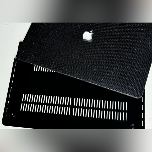 Black Glitter Caviar Silk MacBook Case from ChicGeeks - Picture 2 of 3